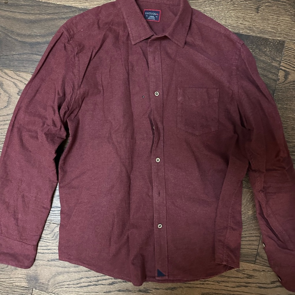 Untuckit large like new.